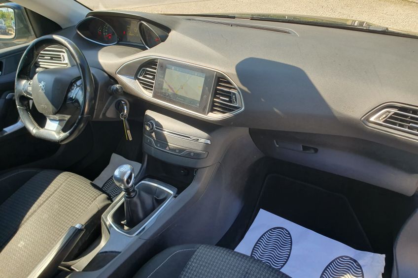 Peugeot 308 SW Peugeot 308 sw 1,5 HDI/2018/GPS/Radar/Écran tactile/Garantie et révisé/Réservation&Livraison Possible