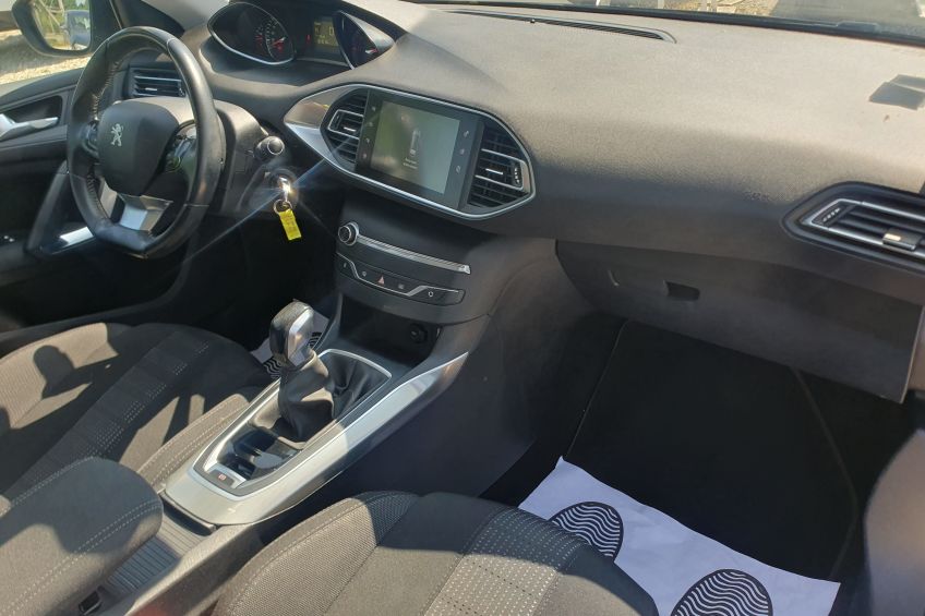 Peugeot 308 PHASE 2 Peugeot 308 1,6 HDI/Allure/120 000kmsDistribution neuve/Gps//garantie et révisé/Réservation&LivraisonPossible