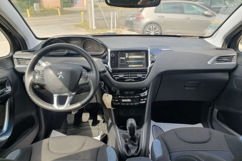 Peugeot 208 Peugeot 208 1,6 HDI/Allure/114000kms/Distribution neuve/Gps//garantie et révisé/Réservation&LivraisonPossible