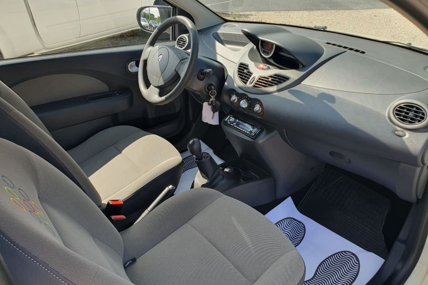 Renault Twingo 2 Renault Twingo 1,2 i/50 818 kms/Distribution neuve/Garantie et révisé/Réservation&Livraison Possible