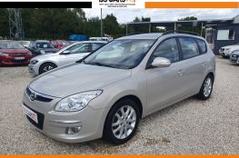 Hyundai i30 Hyundai i30 1,6 CRDI/Break/Radar/Régulateur/Clim auto//Garantie et révisé/Réservation&Livraison Possible