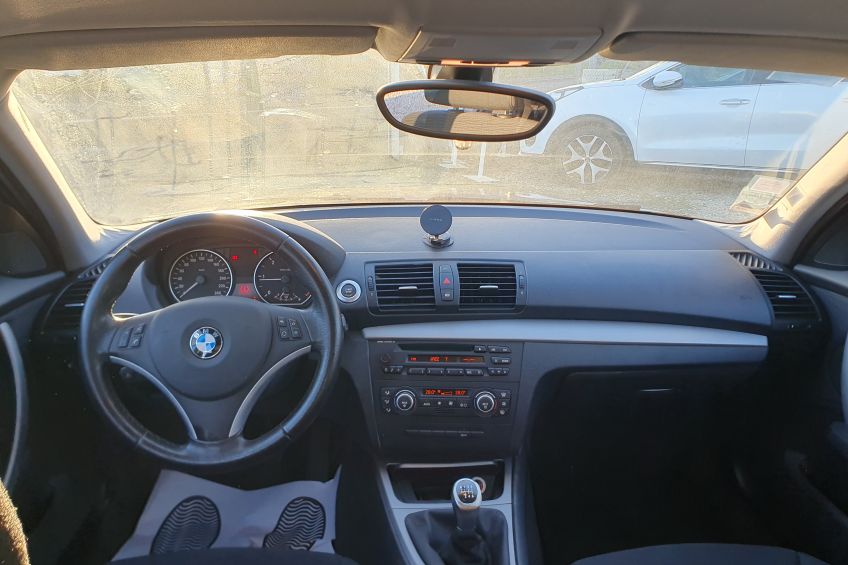 BMW Série 118d Bmw serie 1 118d /80000kms/Régulateur/Radar/Clim/Garantie/Réservation&Livraison Possible