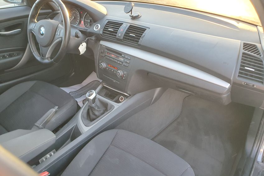 BMW Série 118d Bmw serie 1 118d /80000kms/Régulateur/Radar/Clim/Garantie/Réservation&Livraison Possible
