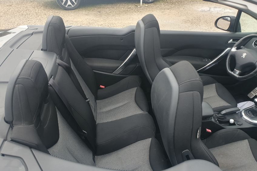 Peugeot 308CC Peugeot 308cc 1,6 hdi/GPS/Bluetooth/Radars/Garantie et révisé/Réservation&Livraison Possible